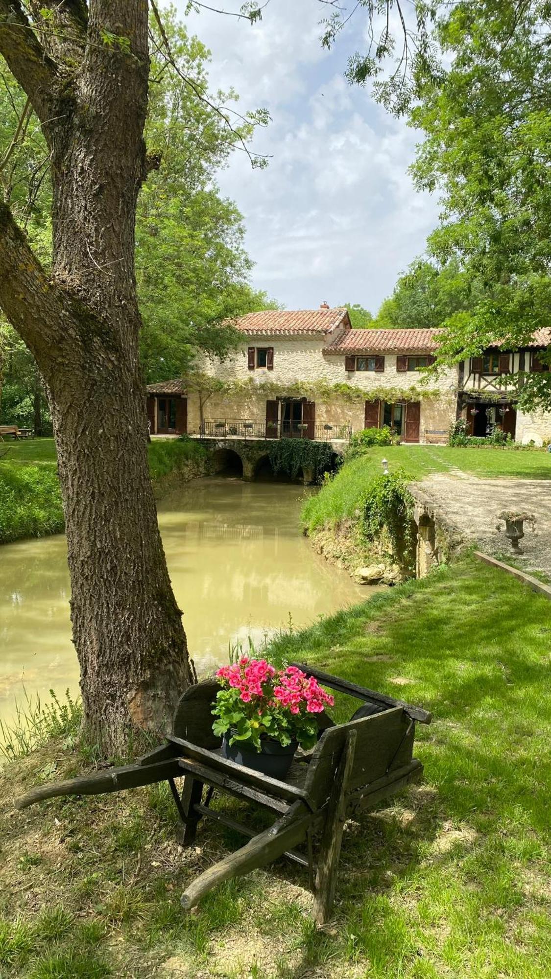 Homps  Gite Le Moulin Samsara المظهر الخارجي الصورة